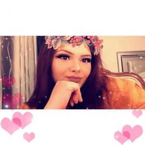 Meet your Posher, Adia